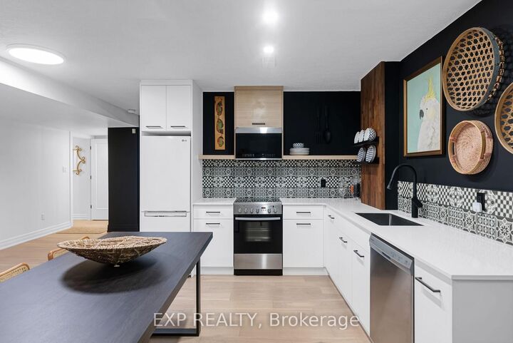 Property Photo:  256 Old Mosley Street Lower  ON L9Z 2J2 