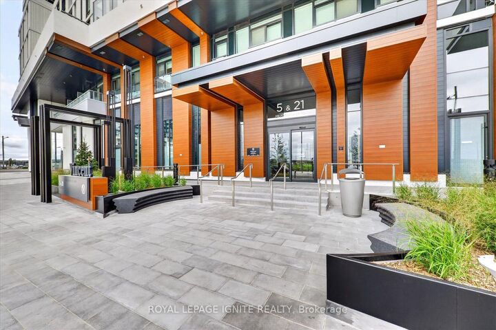Property Photo:  5 Meadowvale Road 810A  ON L4K 0C7 
