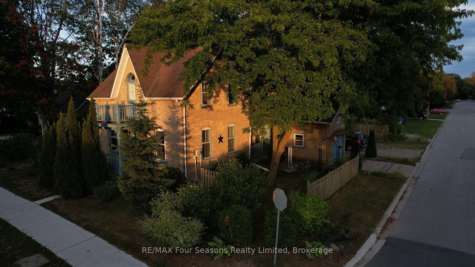 Property Photo:  573 Bricker Street  ON N0H 2C4 