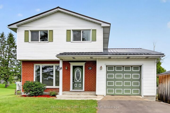 Property Photo:  28 Second Street  ON K0E 1T1 