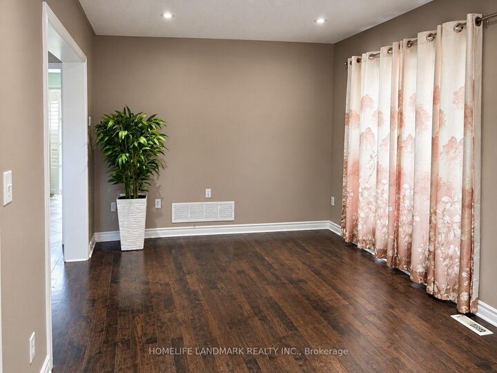 Property Photo:  19 Wetmeadow Drive  ON L7A 2T6 