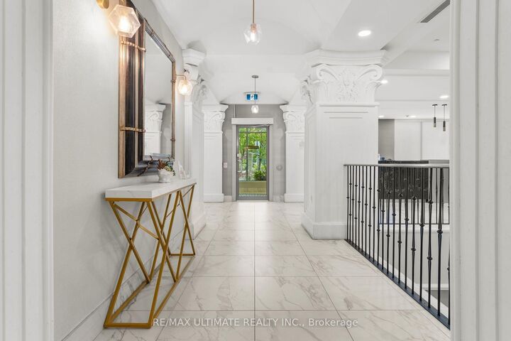 Property Photo:  61 Town Centre Court 210  ON M1P 5C5 