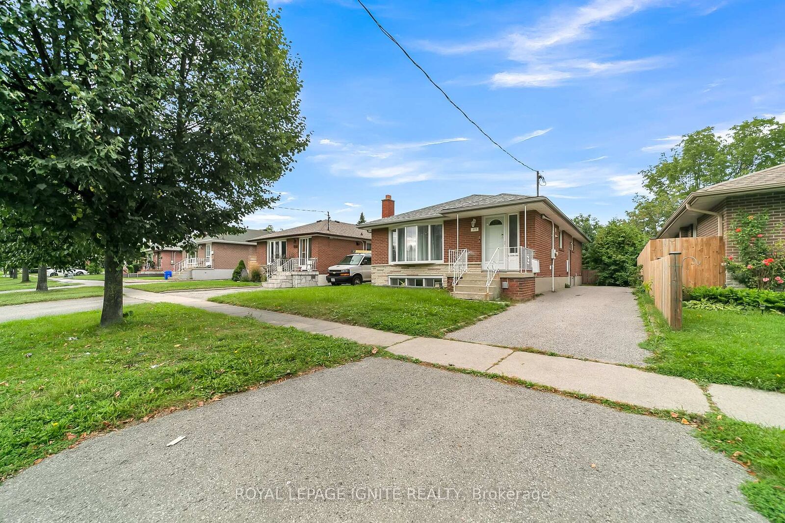 Property Photo:  117 Cabot Street Main  ON L1J 5R8 