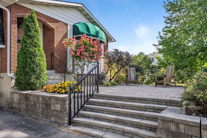 Property Photo:  1533 Payette Drive  ON K1E 1S8 