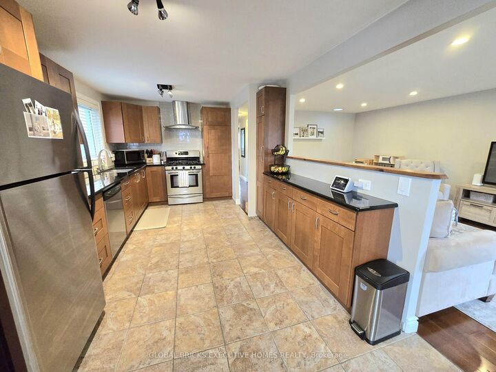 Property Photo:  27 Browning Trail Main  ON L4N 5A5 