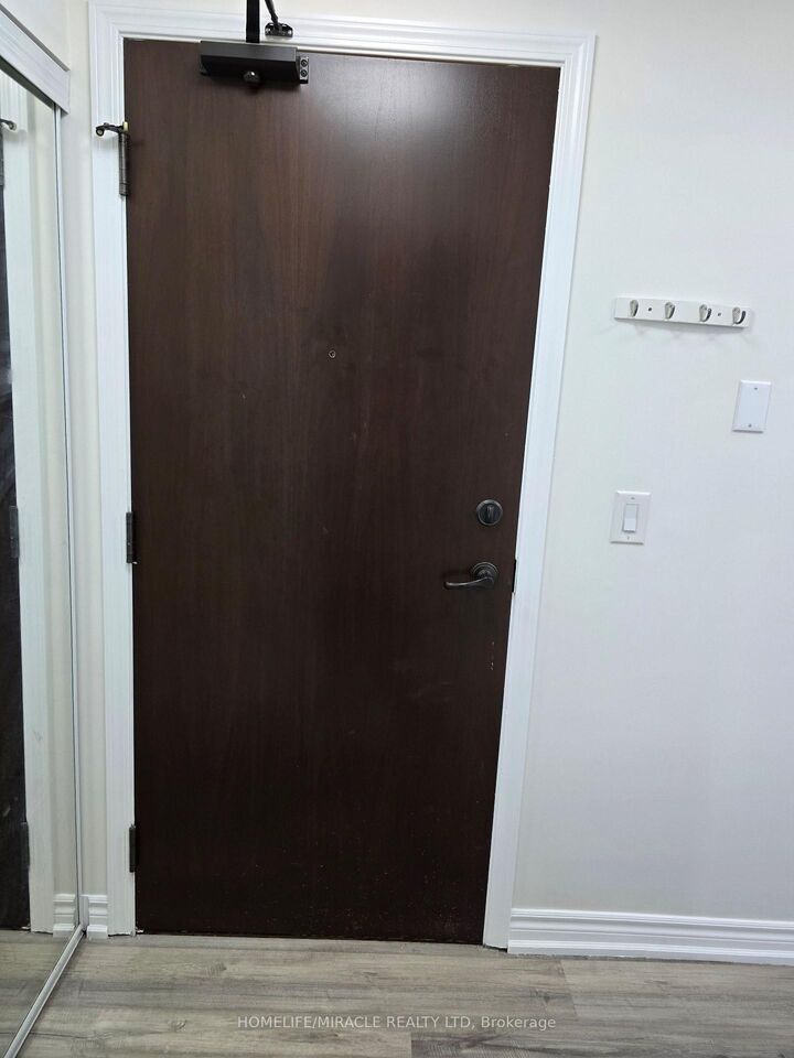 Property Photo:  385 Prince Of Wales Drive 1002  ON L5B 0C6 