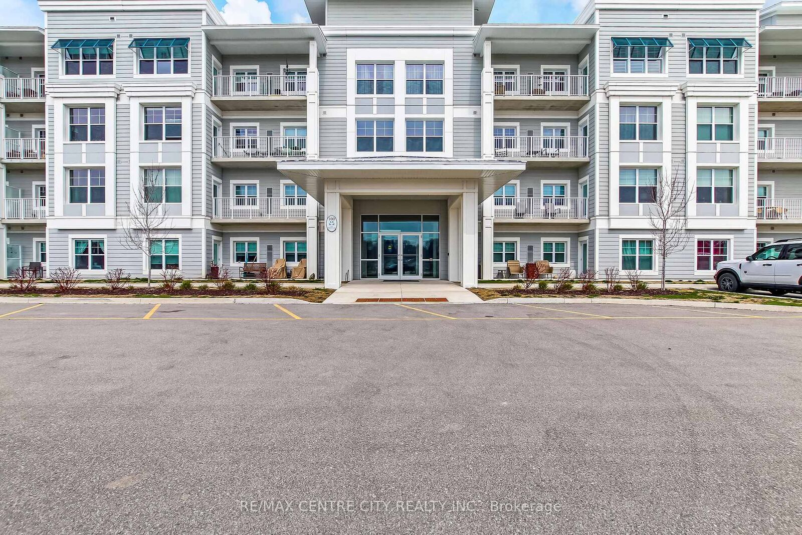 Property Photo:  100 The Promenade 311  ON N5L 0B7 