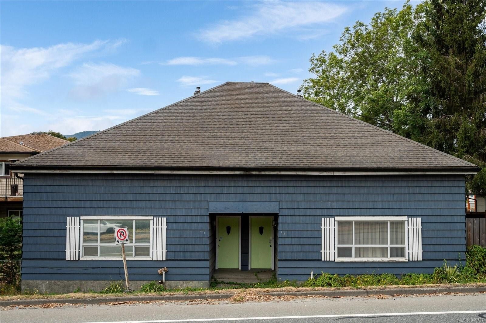 Property Photo: 910 Esplanade Ave BC V9G 1A0