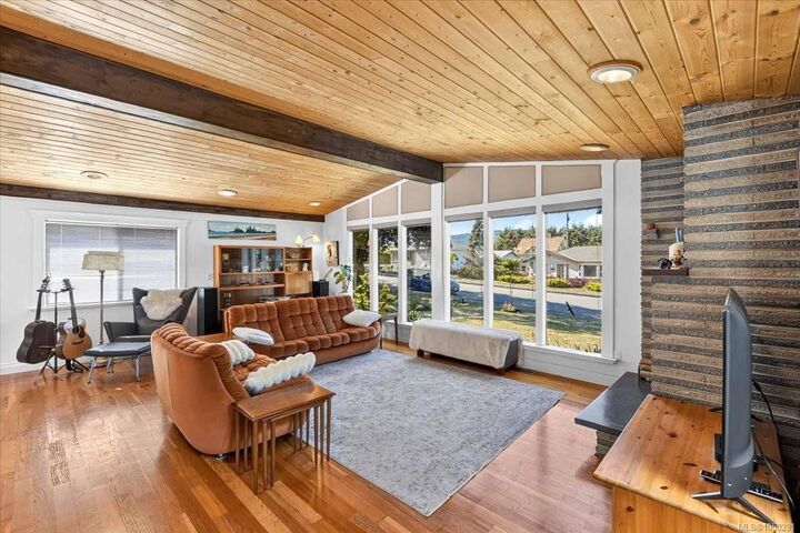 Property Photo:  2955 15th Ave  BC V9Y 2Y9 