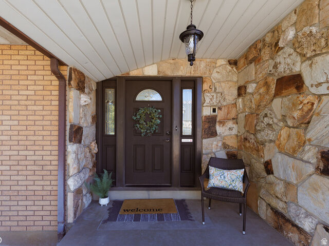 Property Photo: 1303 N Lakeview Dr UT 84604