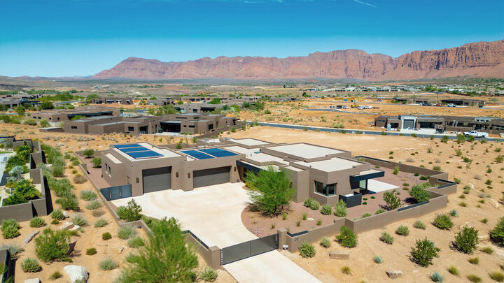 Property Photo: 638 S Juniper Way UT 84738