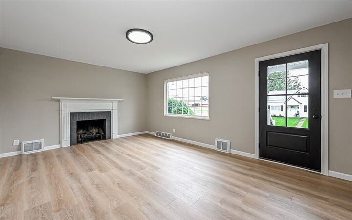 Property Photo:  749 Pershing St  PA 16117 