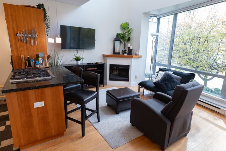 Property Photo:  1228 W West Hastings Street Street Th02  BC V6E 4S6 
