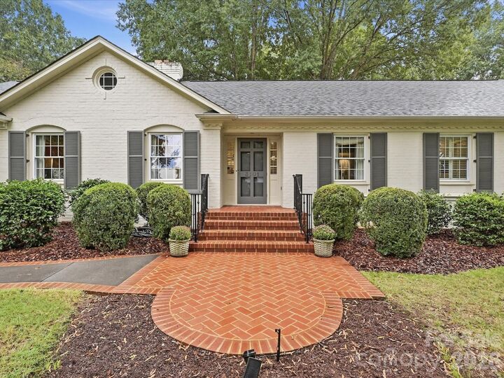 Property Photo: 3101 Cloverfield Road NC 28211