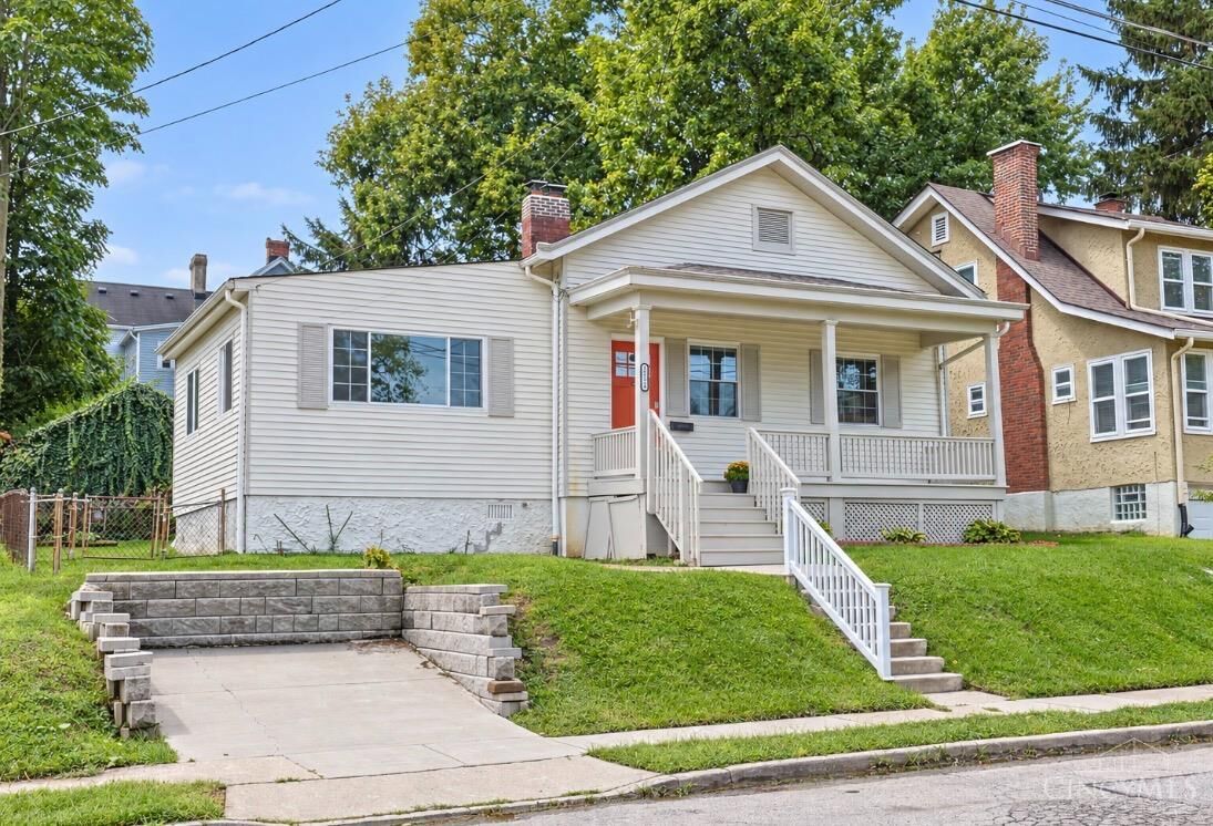 Property Photo: 2529 Ridgeland Place OH 45212
