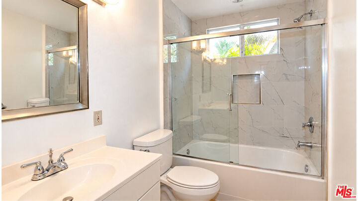 Property Photo:  633 N Hayworth Ave, Unit 3  CA 90048 