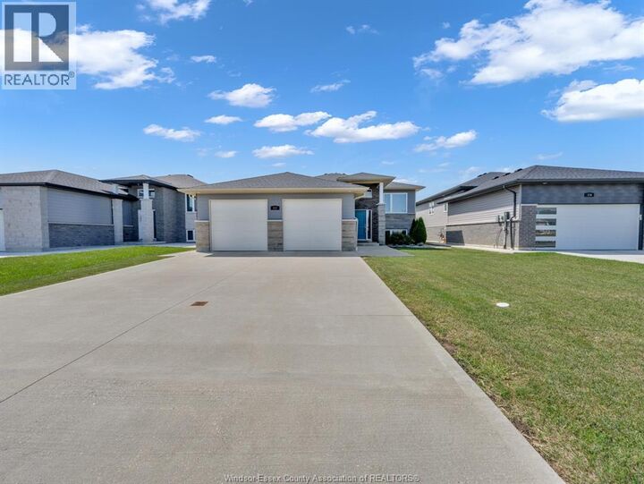Property Photo:  324 Sweetman Avenue  ON N8M 2Z5 