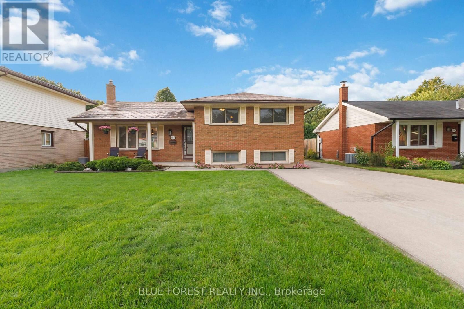 Property Photo:  1260 Victoria Drive  ON N5Y 4E4 