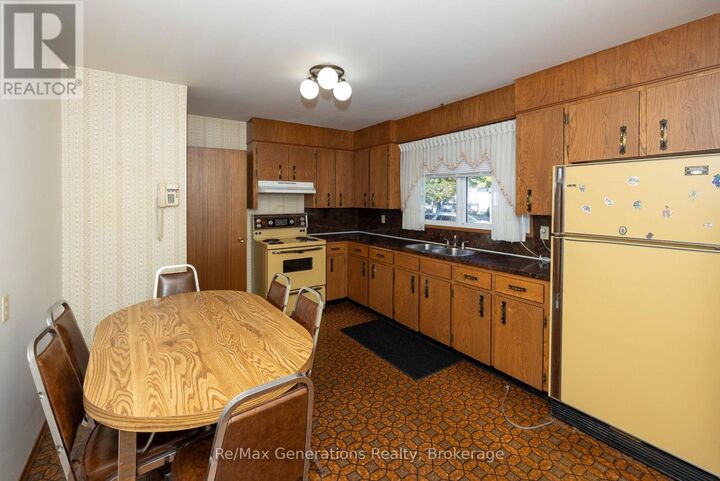 Property Photo:  121 Loyola Place  ON P7C 5N6 