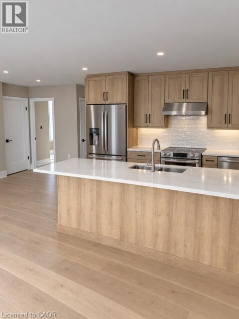 Property Photo:  95 Franklin Street 3  ON N2A 1Y1 