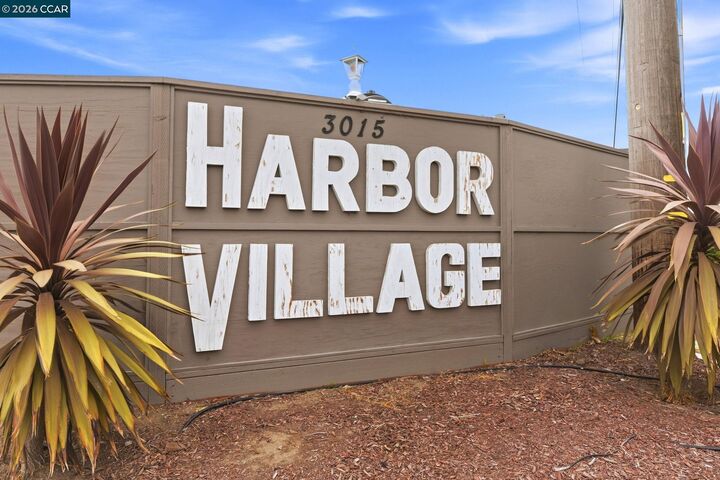 Property Photo:  3015 E Bayshore Rd 306  CA 94063 