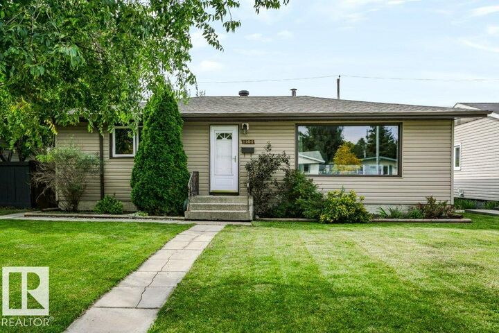 Property Photo:  8104 162 Street NW  AB T5R 2L7 