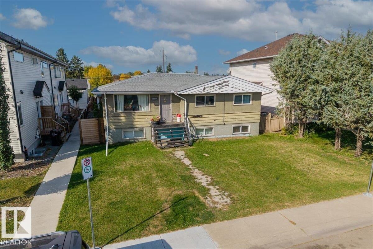 Property Photo:  10304 162 Street NW  AB T5P 3M2 