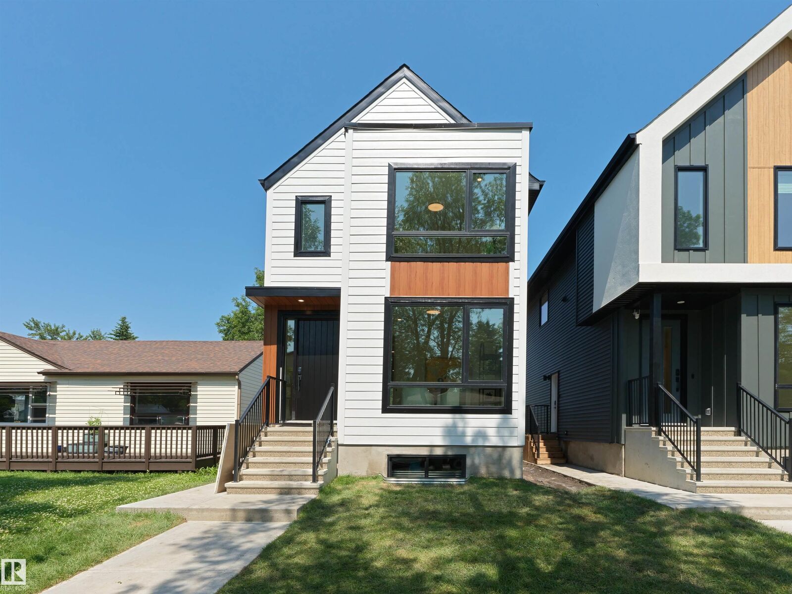 Property Photo:  8136 77 Avenue NW  AB T6C 0L2 