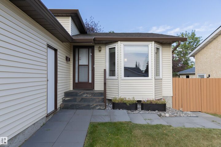 Property Photo:  1016 48 Street NW  AB T6L 4C4 
