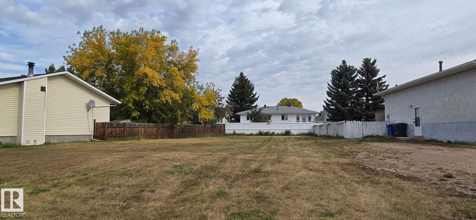 Property Photo:  5717 44A Street  AB T9C 1E3 