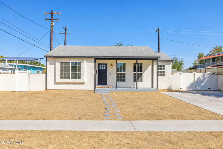 Property Photo: 1309 W Jackman Street CA 93534