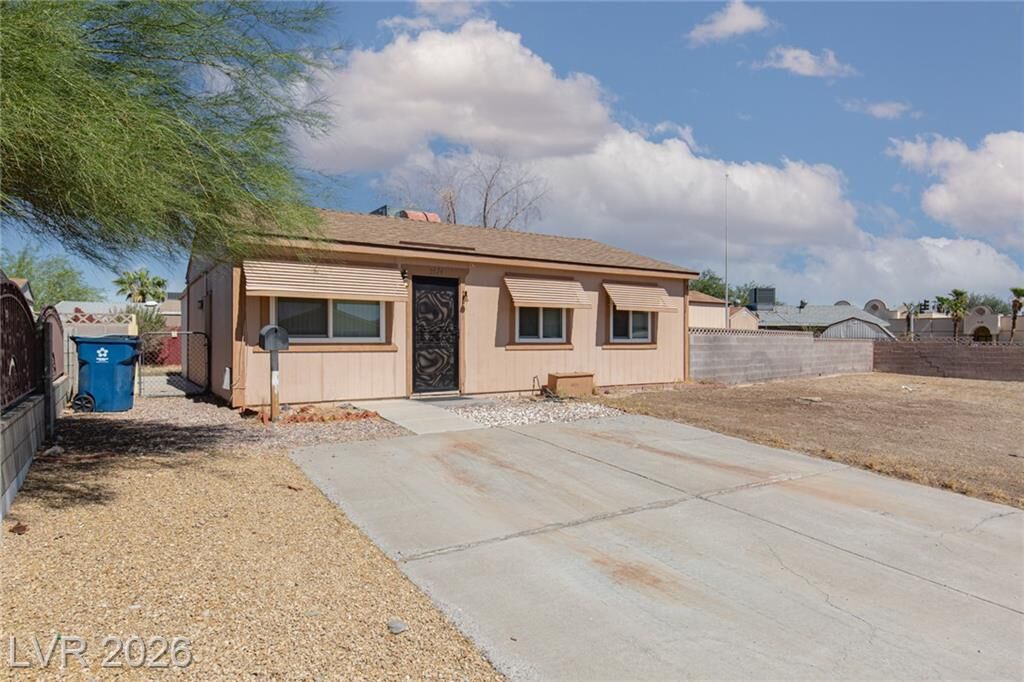 Property Photo: 5574 Northridge Lane NV 89122