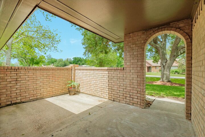 Property Photo: 131 Singleton Street TX 77541