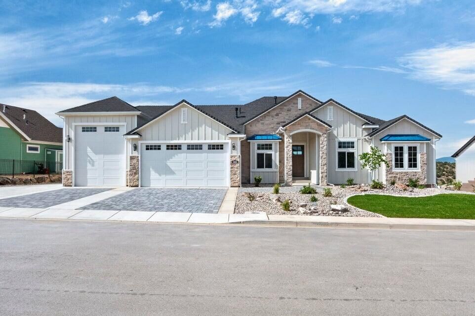 Property Photo: 2411 W Portal Hill Rd UT 84720