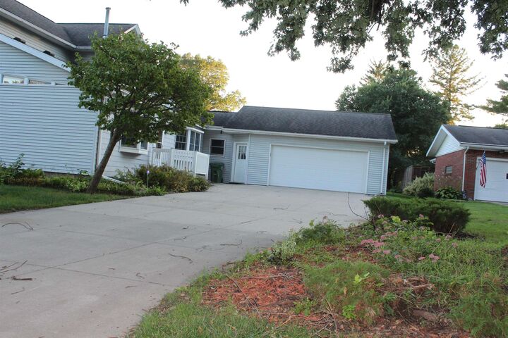 Property Photo: 403 S Walnut Street IA 50670