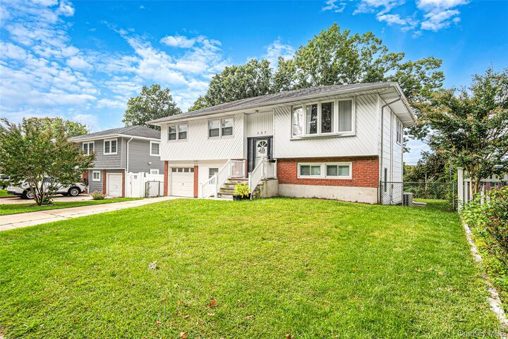 Property Photo:  127 Iceland Drive  NY 11746 