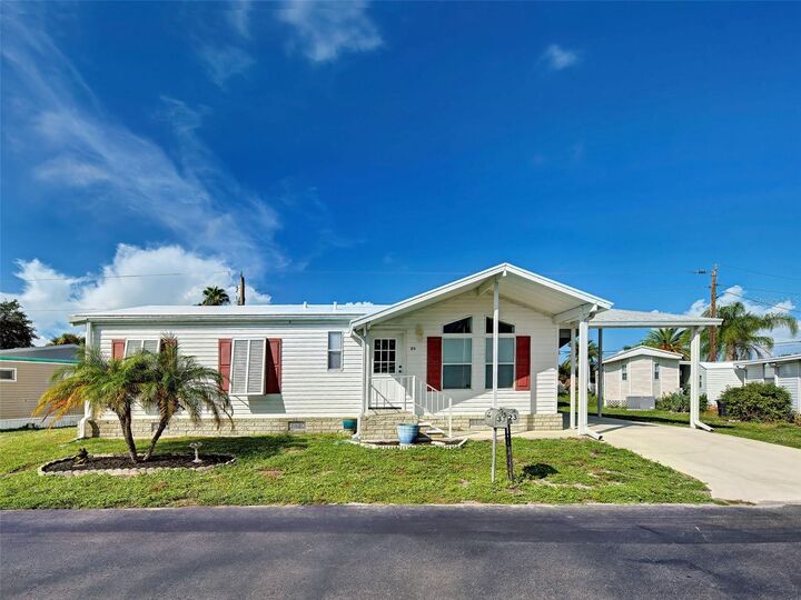 Property Photo:  23 Siesta Circle W  FL 34229 
