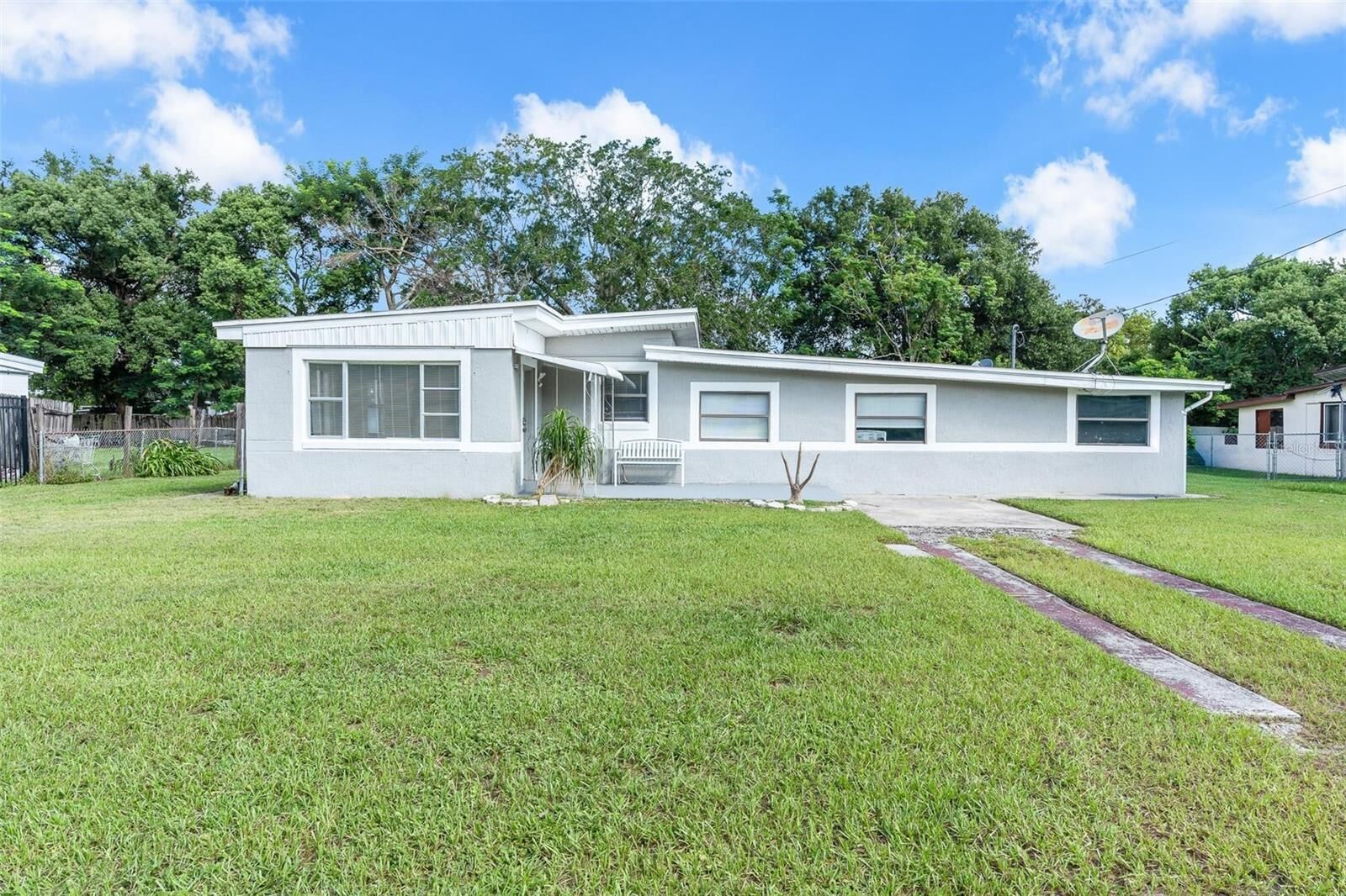Property Photo: 11513 Churchill Street FL 32817