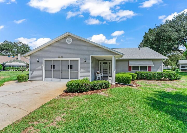Property Photo:  1032 Scotch Pine Court  FL 34788 