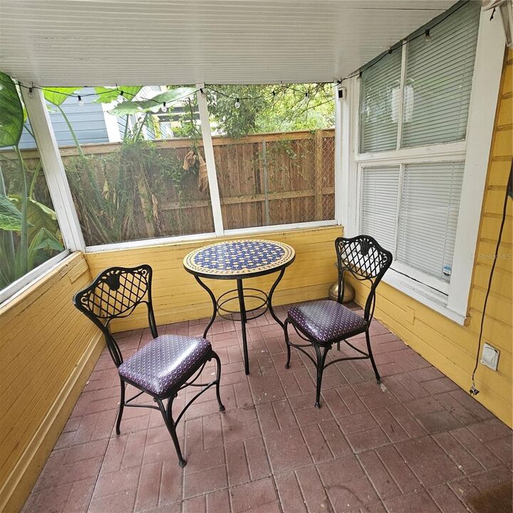 Property Photo: 432 1/2 Highland Avenue FL 32801