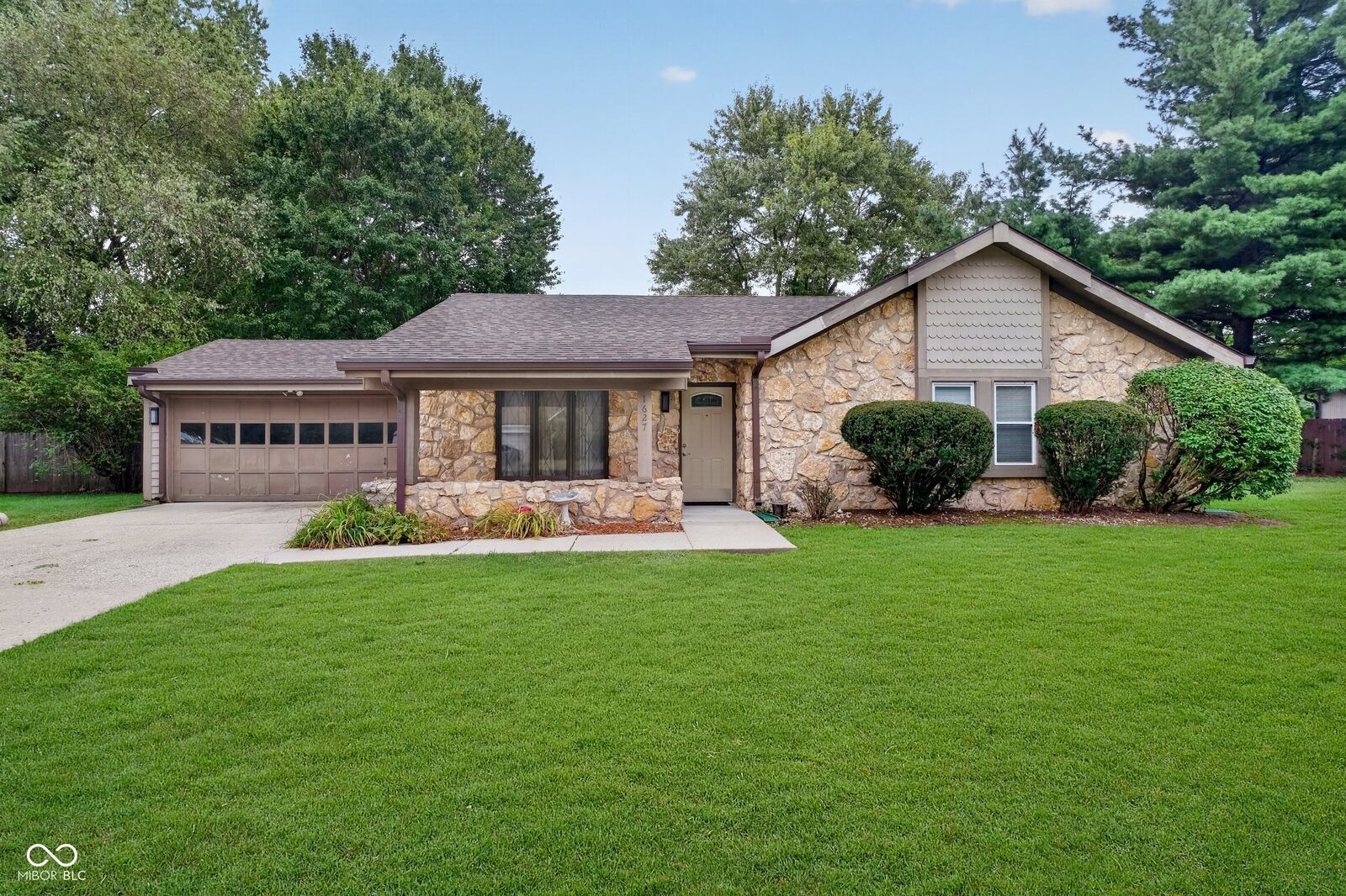 Property Photo:  1627 Countryside Lane  IN 46231 