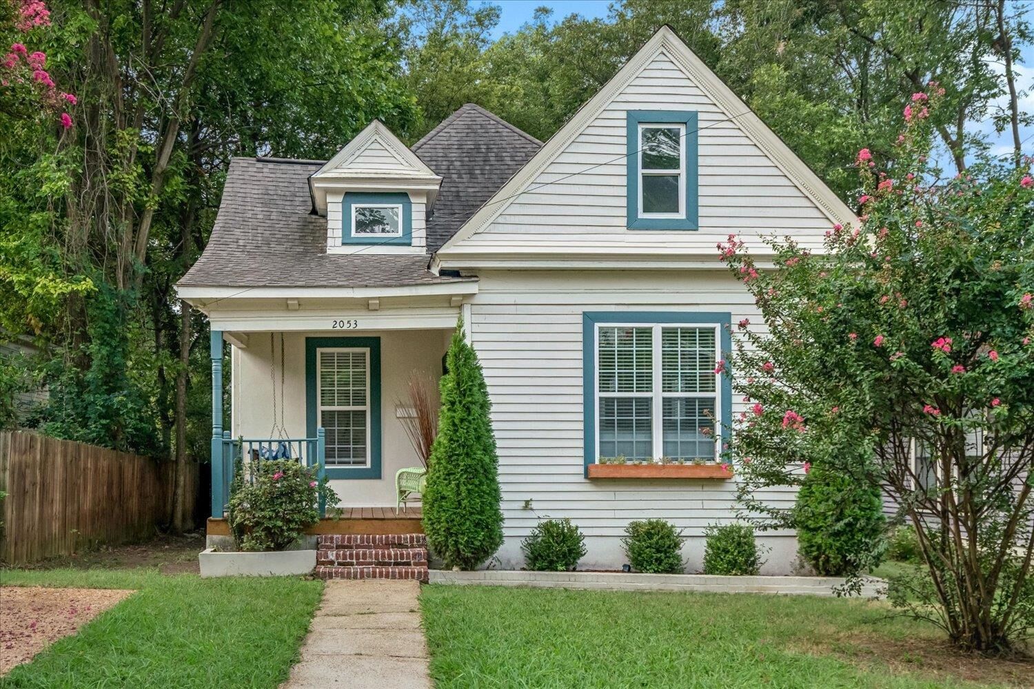 Property Photo: 2053 Vinton Ave TN 38104