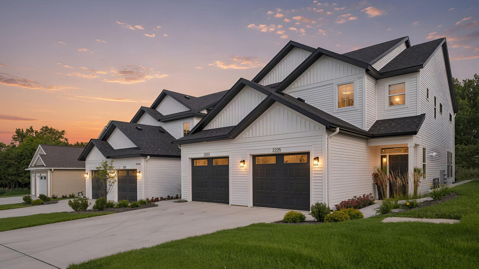 Property Photo:  2225 Watertown Way NE  MI 49505 