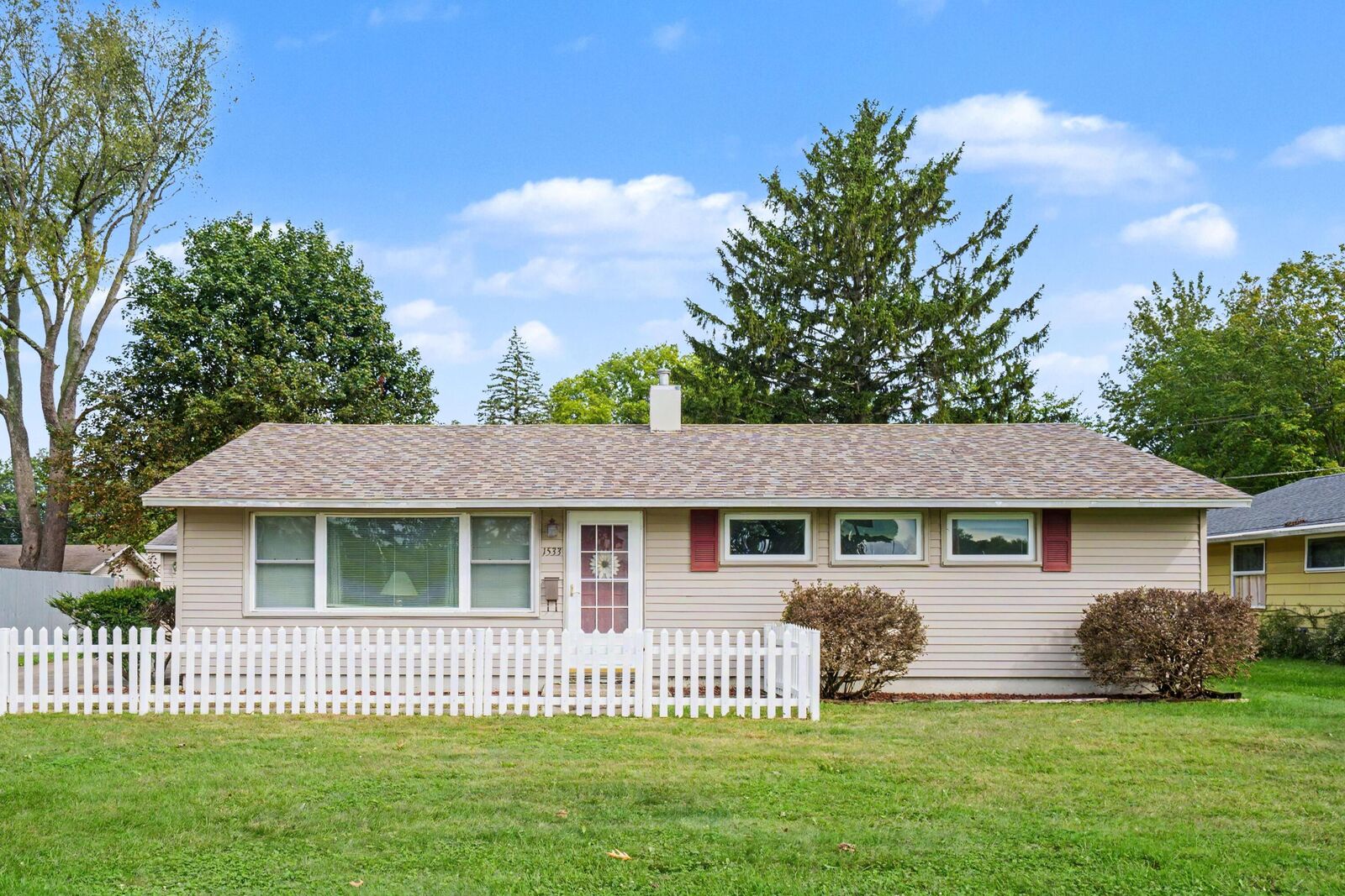 Property Photo: 1533 Merrifield Avenue MI 49120