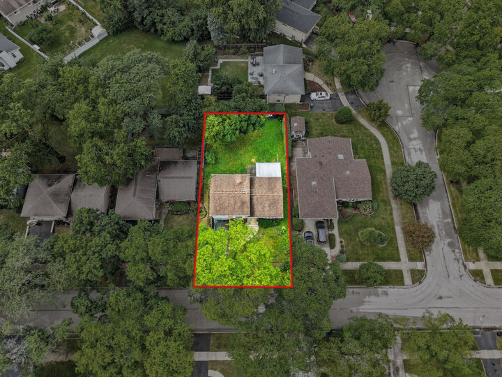 Property Photo: 842 S School Street IL 60148