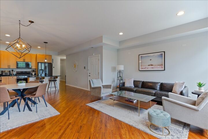 Property Photo: 7028 N Ridge Boulevard 2S IL 60645