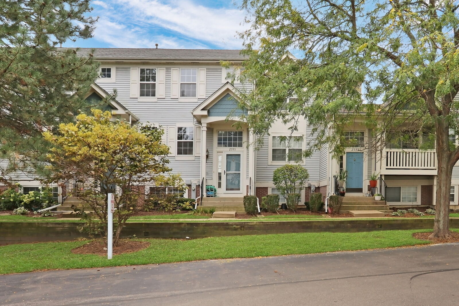 Property Photo:  2595 N Augusta Drive  IL 60083 