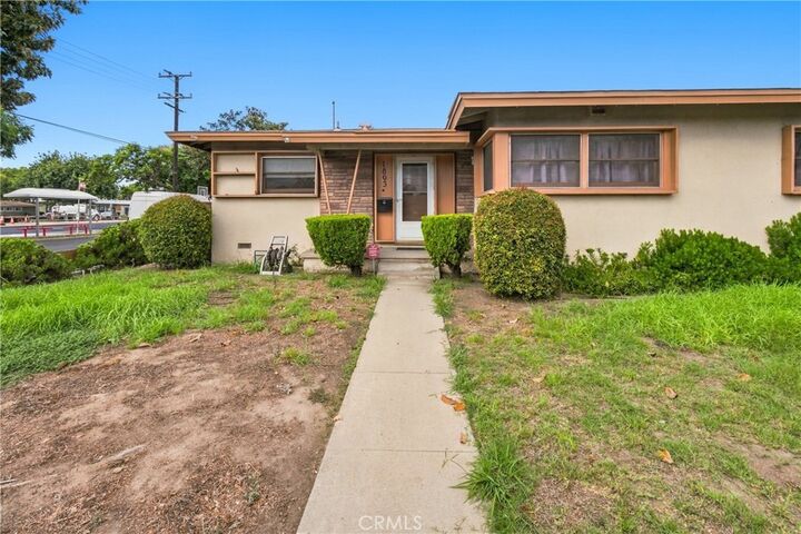 Property Photo:  1803 N Studebaker  CA 90815 