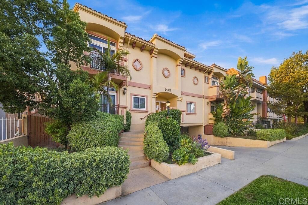 Property Photo:  14819 Magnolia Boulevard 7  CA 91403 