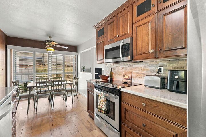 Property Photo: 5248 Fernwood Way CA 95841